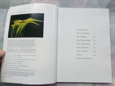 The Forest Carpet - NZs Mosses, Lichens, Liverworts, etc... by Bill & Nancy Malcom