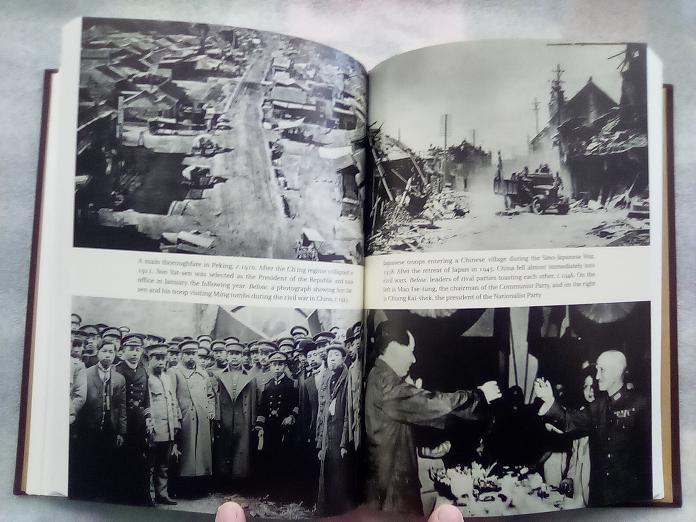 Folio Society - A History of Chinese Civilisation (2 Volumes in Slipcase) by Jacques Gernet