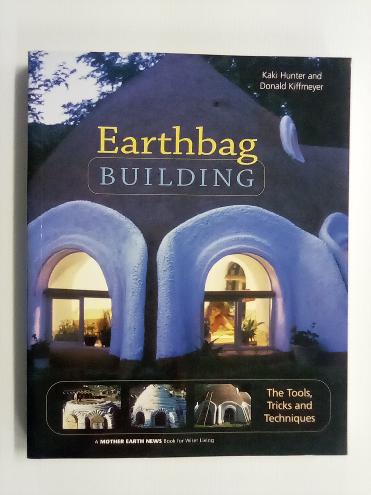 Earthbag Building - The Tools, Tricks, and Techniques by Kaki Hunter & Donald Kiffmeyer