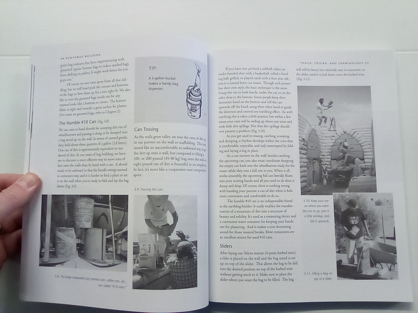 Earthbag Building - The Tools, Tricks, and Techniques by Kaki Hunter & Donald Kiffmeyer