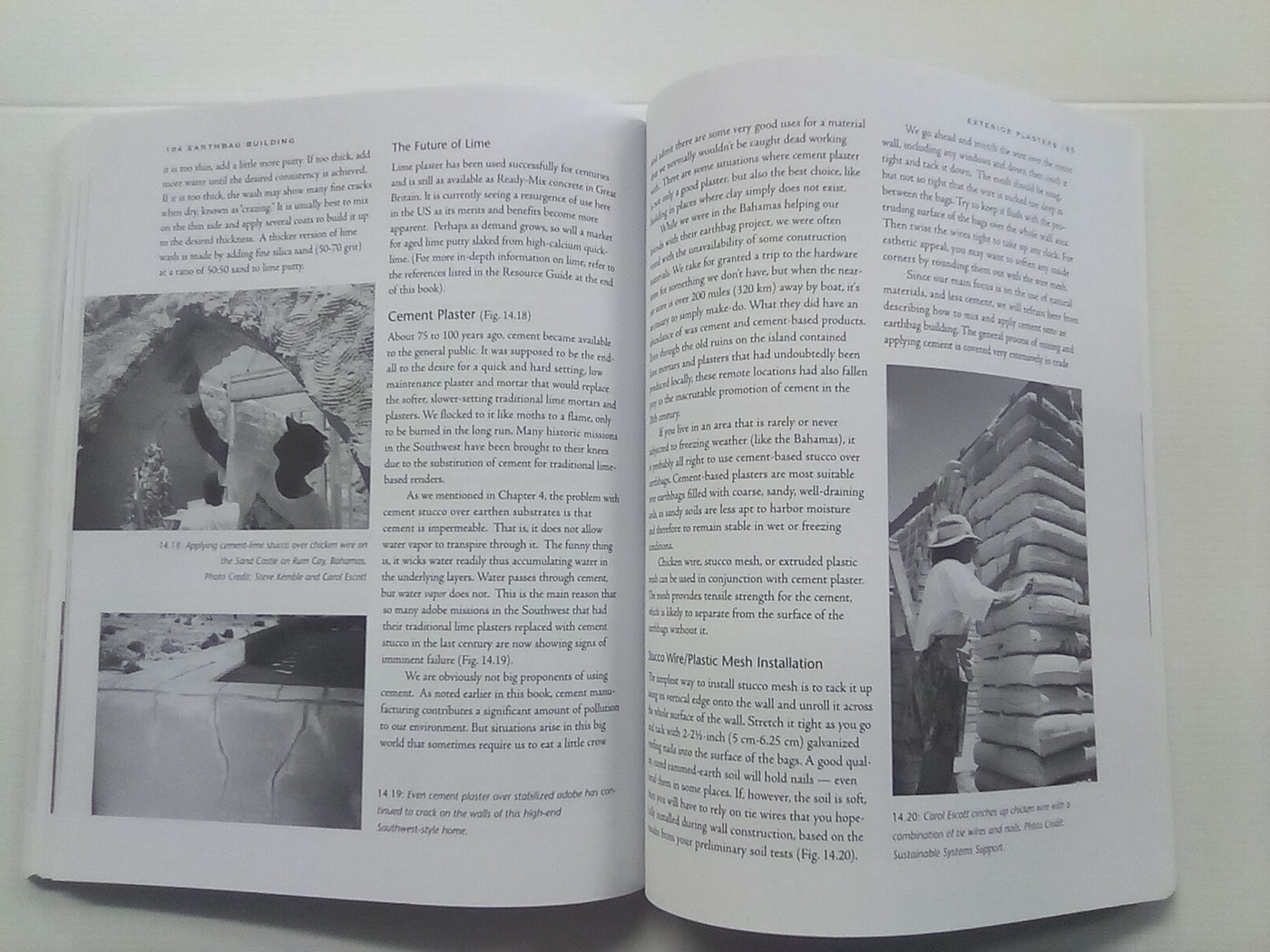 Earthbag Building - The Tools, Tricks, and Techniques by Kaki Hunter & Donald Kiffmeyer