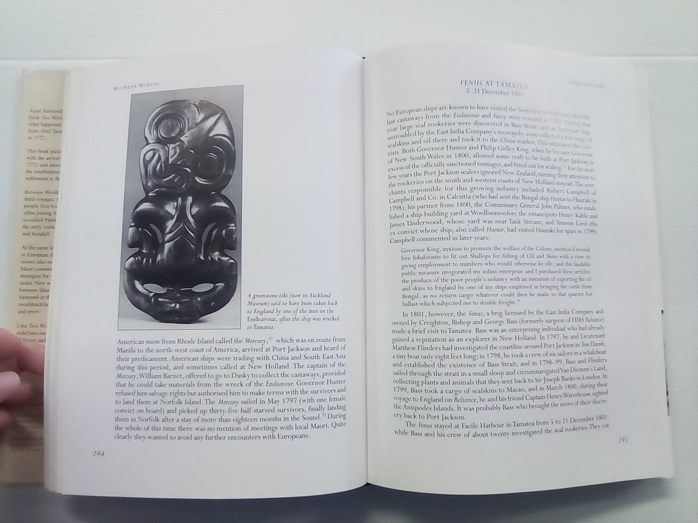 Between Worlds - Early Exchanges Between Māori & Europeans 1773-1815 by Anne Salmond