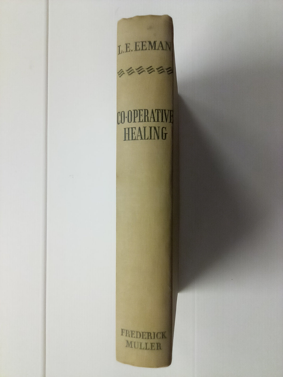Co-Operative Healing - The Curative properties of Human Radiations (1947) by L.E. Eeman