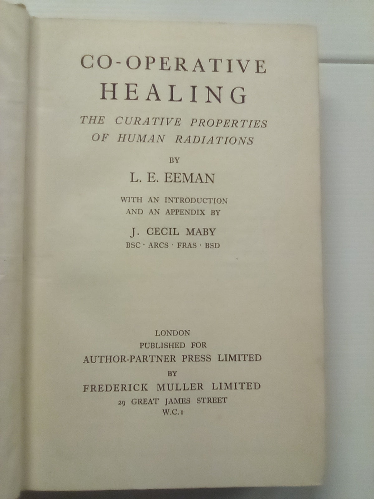 Co-Operative Healing - The Curative properties of Human Radiations (1947) by L.E. Eeman
