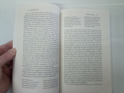 Blood Narrative - Indigenous Identity in American Indian & Māori Literary and Activist Texts by Chadwick Allen
