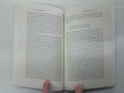 Blood Narrative - Indigenous Identity in American Indian & Māori Literary and Activist Texts by Chadwick Allen