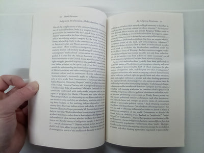 Blood Narrative - Indigenous Identity in American Indian & Māori Literary and Activist Texts by Chadwick Allen