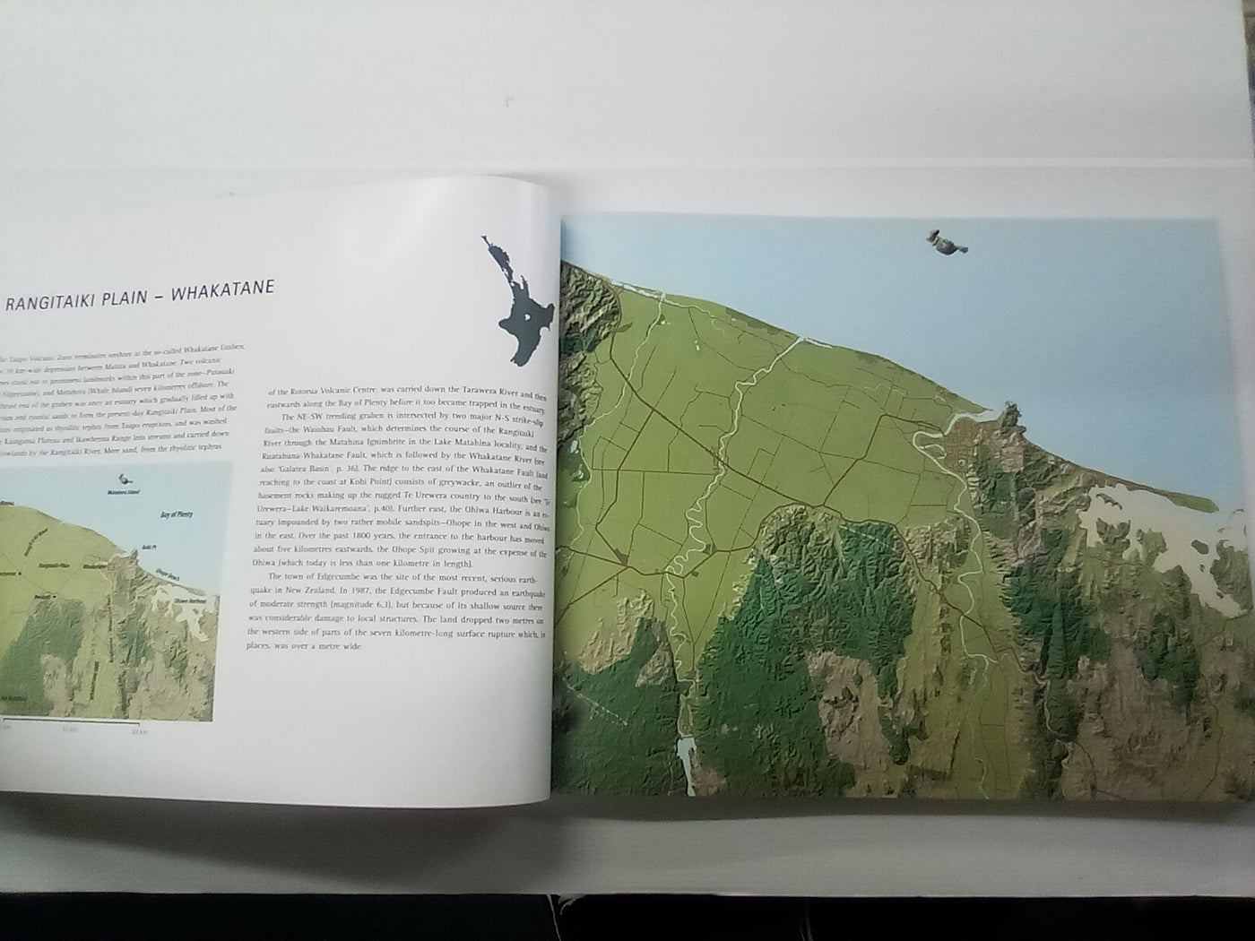 Landforms - The Shaping of New Zealand by Les Molloy and Roger Smith