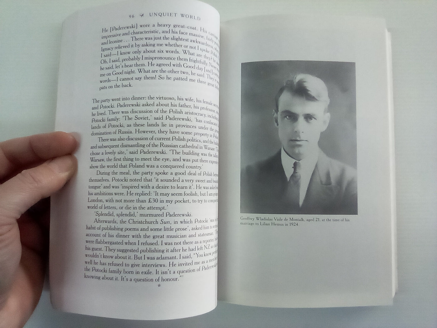 Unquiet World - The Life of Count Geoffrey Potocki de Montalk by Stephanie de Montalk