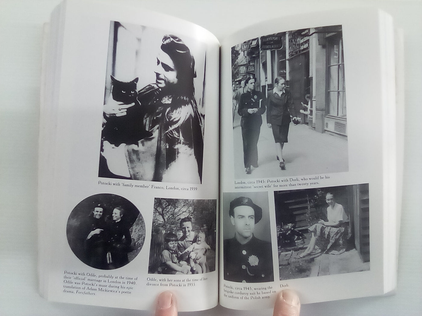Unquiet World - The Life of Count Geoffrey Potocki de Montalk by Stephanie de Montalk