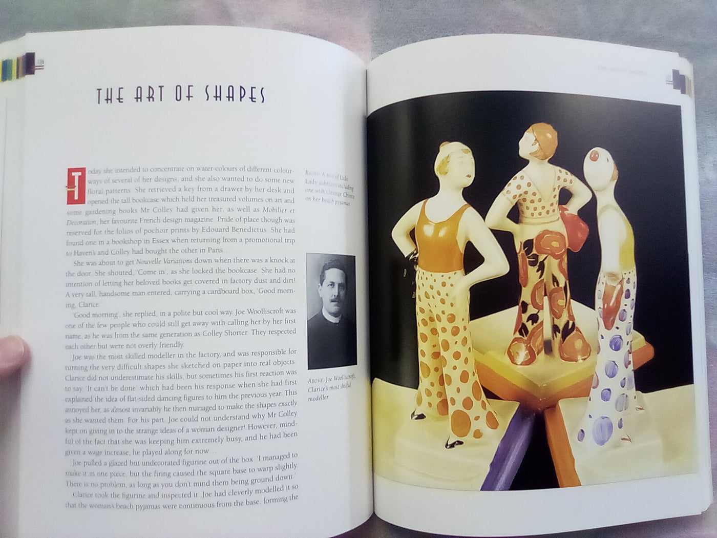 Clarice Cliff - The Art of Bizarre by Leonard Griffin